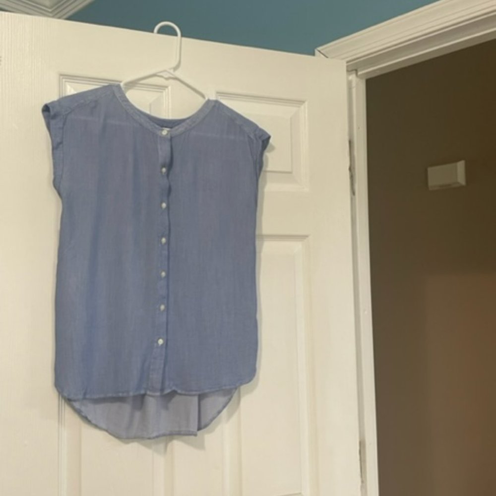 Loft Textured Button  Top - Picture 3 of 3